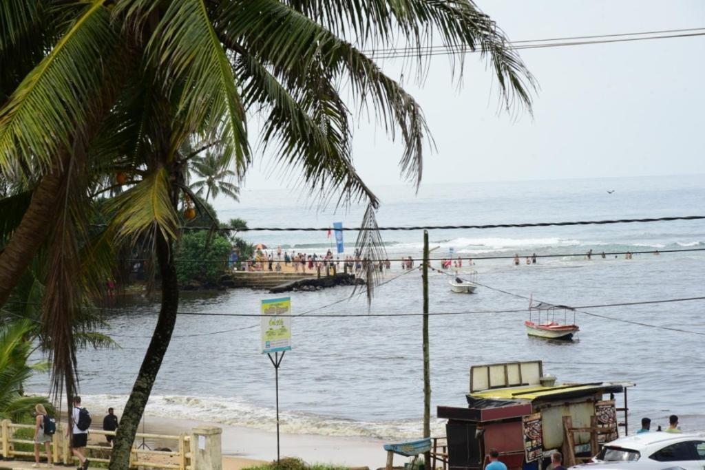 Turtle Bay Hotel Hikkaduwa Buitenkant foto